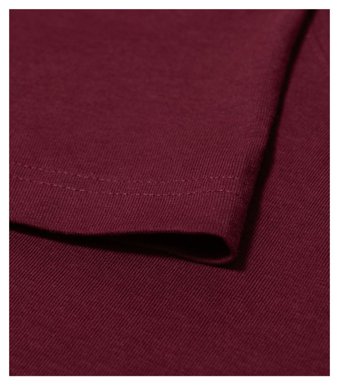 Футболка чоловіча білого кольору V-neck
